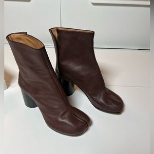*SOLD* Maison margiela tabi boots in grained brown leather